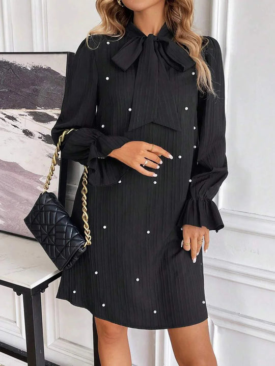 Damen Elegantes Minikleid mit Schleifenkragen und Rüschen Nord Taschen