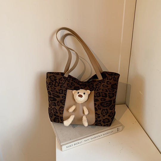 Damen Umhängetasche mit verspieltem Tiermotiv und hochwertigem Leder Nord Taschen