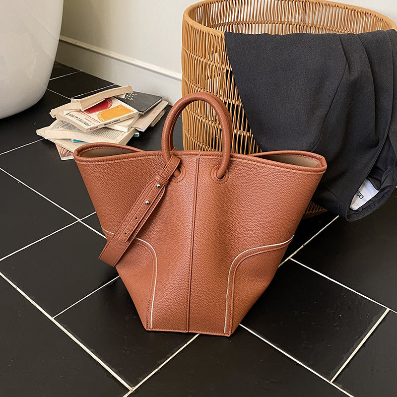 Damen praktische Schultertasche mit strukturiertem Leder Nord Taschen