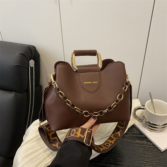 Damen stylische Handtasche mit Kettenakzenten Nord Taschen