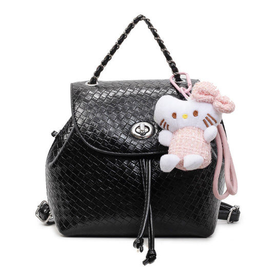 Damen Rucksackhandtasche mit strukturiertem Obermaterial und verspieltem Anhänger | Nord Taschen