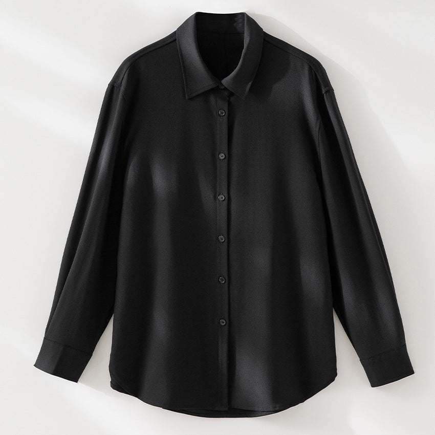 Damen Oversize-Satinbluse im Hemdcut mit klassischem Kragen und abgerundetem Saum Nord Taschen