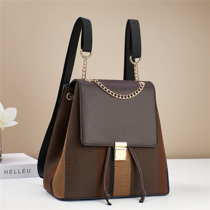 Damen Rucksackhandtasche mit strukturiertem Obermaterial und modarem Kettendetail Nord Taschen