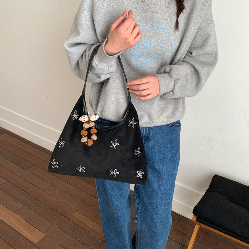 Damen Hobo-Tasche aus weichem Veloursleder mit funkelnden Applikationen Nord Taschen