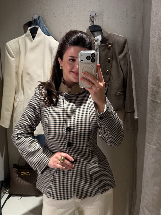 Damen Taillierter Kurzblazer im Vichy-Karo mit Stehkragen und geschwungenem Saum Nord Taschen