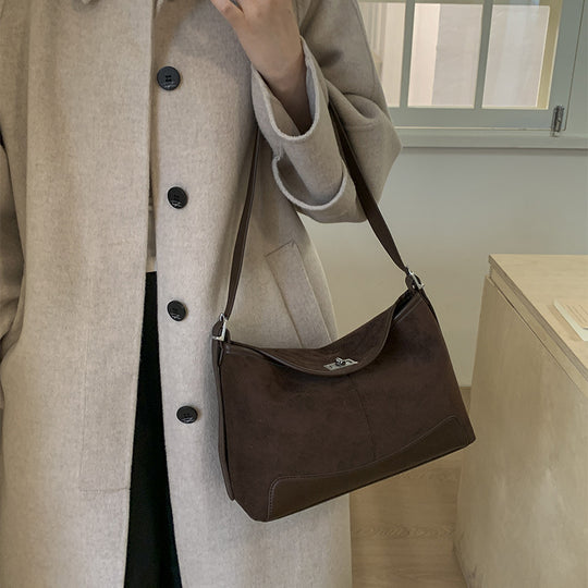 Damen Hobo-Tasche aus weichem Veloursleder mit eleganter Form Nord Taschen