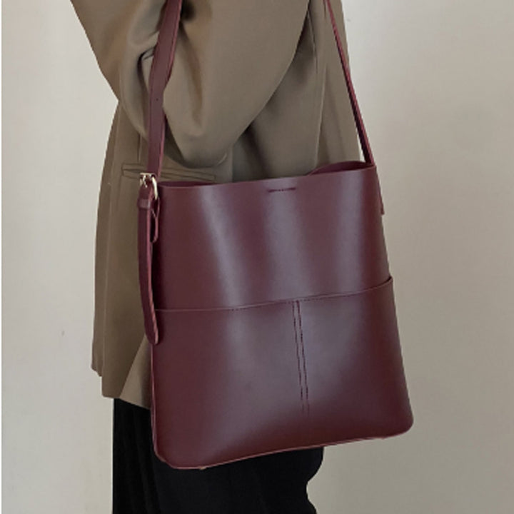 Damen Schultertasche mit eleganter Struktur und praktischen Außenfächern Nord Taschen