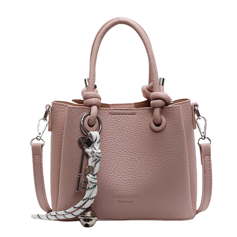 Damen Designer Beuteltasche mit geschmackvollem Schlüsselanhänger Nord Taschen