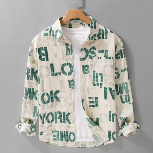 Herren Bedrucktes Leichtes Langarm-Hemd im Relaxed-Fit mit Typo-Print und Brusttasche Nord Taschen