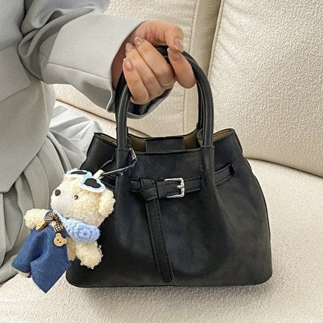 Damen modische Handtasche mit verspieltem Bärenanhänger Nord Taschen