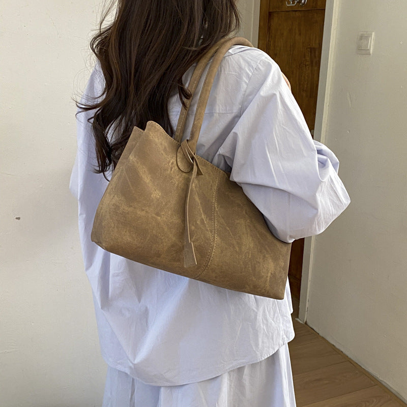 Damen elegante Henkeltasche mit strukturiertem Design und modernem Verschluss Nord Taschen