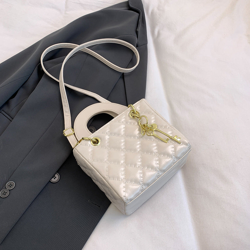 Damen Schultertasche im modernen Steppmuster Nord Taschen