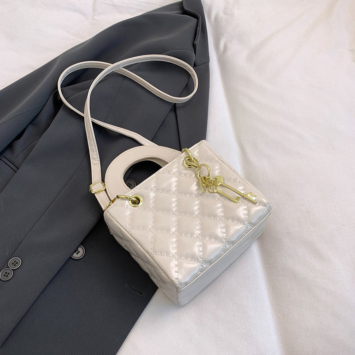 Damen Schultertasche im modernen Steppmuster Nord Taschen