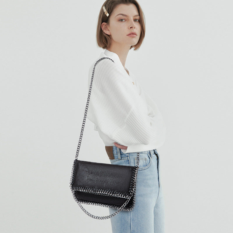 Damen Clutch-Tasche mit elegantem Kettenakzent und geschmeidiger Oberfläche Nord Taschen