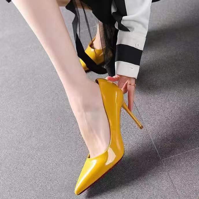 Damen Elegante Stiletto-Pumps mit schmaler Silhouette und glänzender Oberfläche