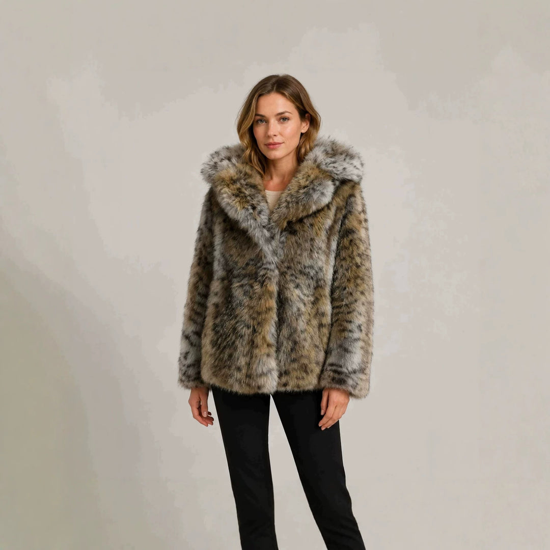 Damen Kurzjacke aus hochwertigem Kunstfell mit Kapuze und kaschierender Boxy-Silhouette Nord Taschen