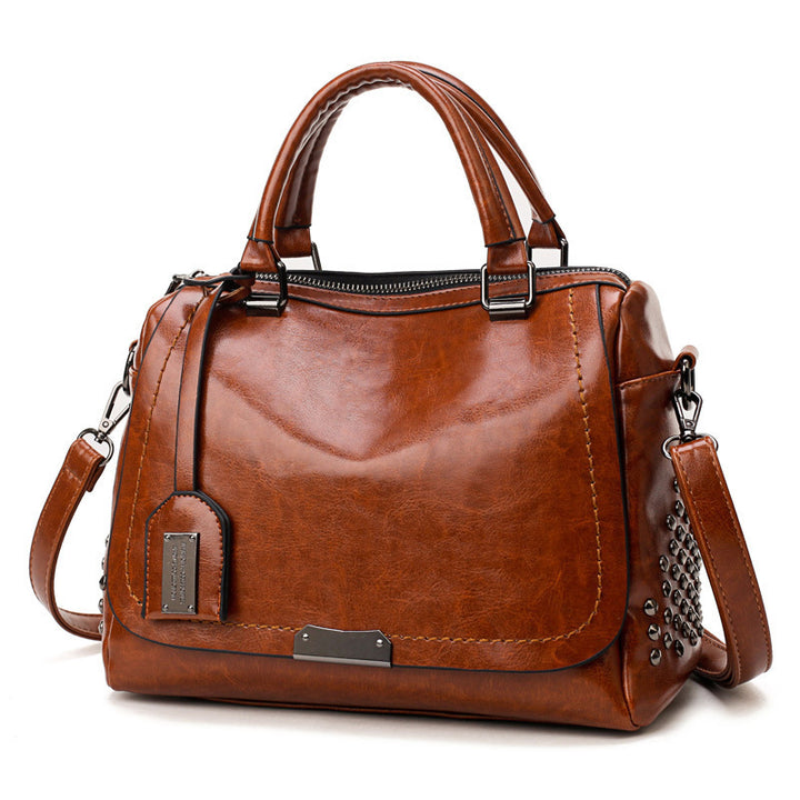 Damen Handtasche mit modischen Nieten und praktischem Schultergurt Nord Taschen