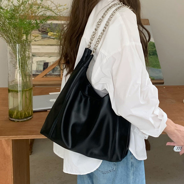 Damen Hobo-Tasche mit elegantem Kettenhenkel und modernem Design Nord Taschen