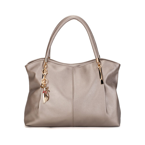 Damen Hobo-Tasche mit geschwungener Silhouette und goldenen Akzenten Nord Taschen