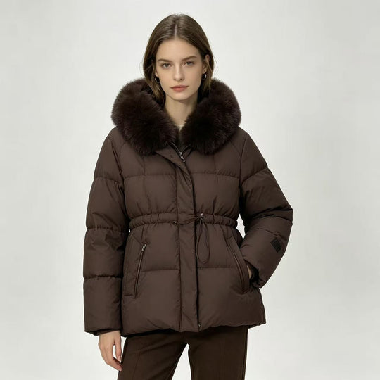 Damen nan kurze wattierte Steppjacke mit Kordelzugtaillierung und voluminösem Fellkragen Nord Taschen