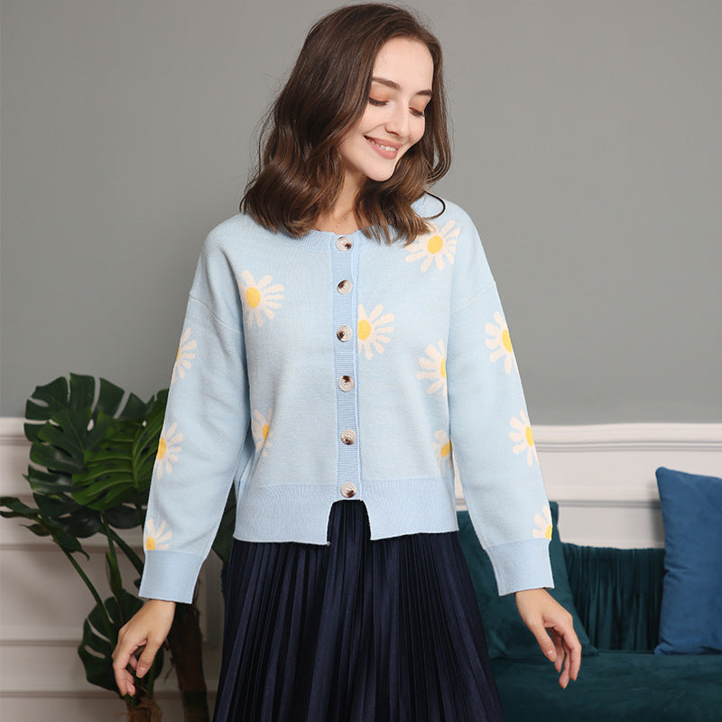 Damen Oversize-Strickcardigan mit Blumenapplikation, Perlmuttknöpfen und Wellensaum Nord Taschen