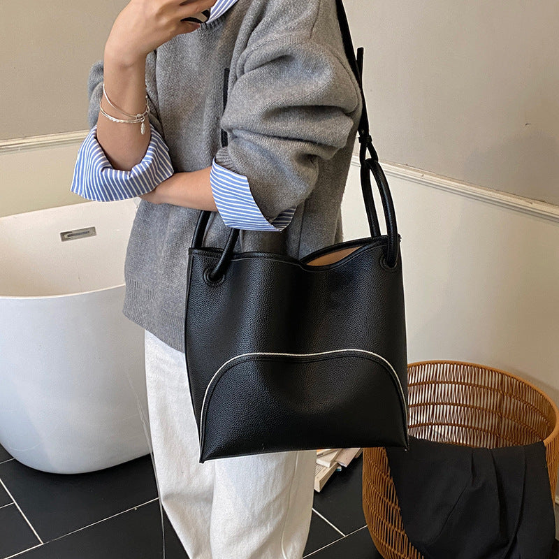Damen praktische Schultertasche mit strukturiertem Leder Nord Taschen