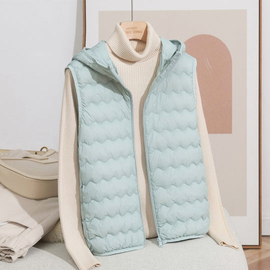 Damen Ultraleichte Kapuzen-Steppweste mit ergonomischer Wellensteppung und kompaktem Packformat Nord Taschen