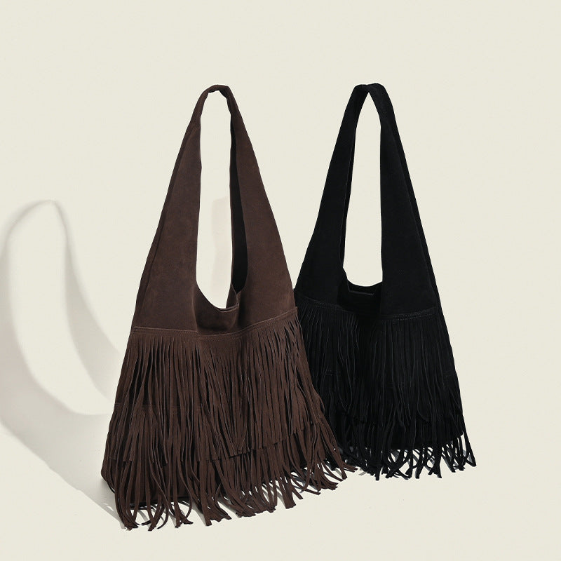 Damen Hobo-Tasche aus hochwertigem Wildleder mit fransigen Details Nord Taschen
