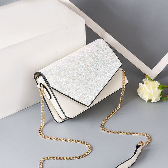 Damen Umhängetasche mit eleganter Klappenoptik und goldener Kette Nord Taschen