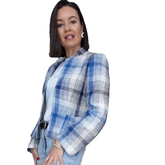 Damen Kastenförmiger karierter Kurzblazer mit Stehkragen und strukturierter Schulterpartie Nord Taschen