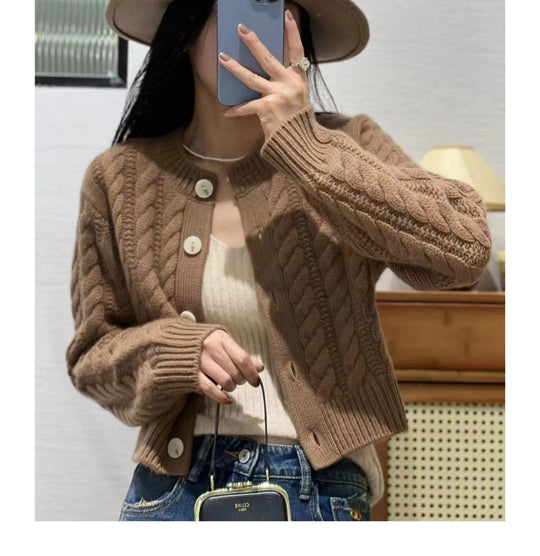 Damen Kurzer Zopfstrick‑Cardigan mit breitem Rippsaum und großen Knöpfen Nord Taschen