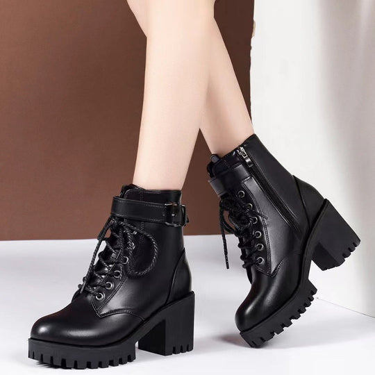 Damen nan Plateau-Schnürstiefelette aus Kunstleder mit profilierter Gummisohle und verstellbarem Schnallenriemen Nord Taschen