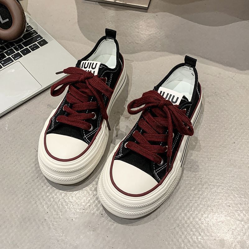 Damen Canvas Sneakers mit kontrastierenden Details und bequemen Schnürsenkeln