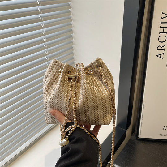 Damen Umhängetasche mit raffiniertem Kordelzug und eleganter Kettenverzierung Nord Taschen