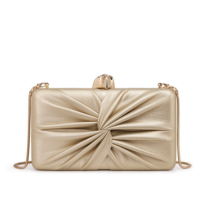 Damen Designer Clutch mit auffälligem Drapé von Nord Taschen