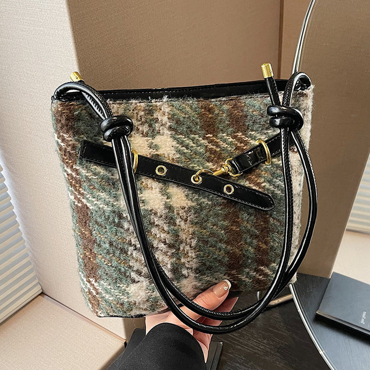 Damen Elegante Handtasche mit goldenen Akzenten Nord Taschen
