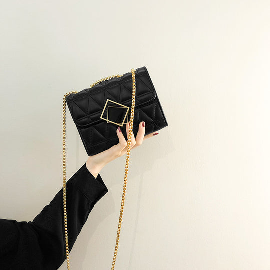 Damen Clutch-Tasche mit stilvoller Steppung und elegantem Schmuckdetail Nord Taschen