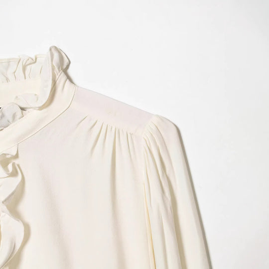 Damen Romantische Rüschenbluse mit Stehkragen, Knopfleiste und Ballonärmeln Nord Taschen