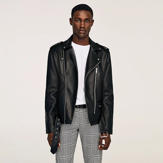 Herren Bikerjacke im Rider‑Stil aus veganer Lederoptik mit asymmetrischem Reißverschluss und Taillengürtel Nord Taschen