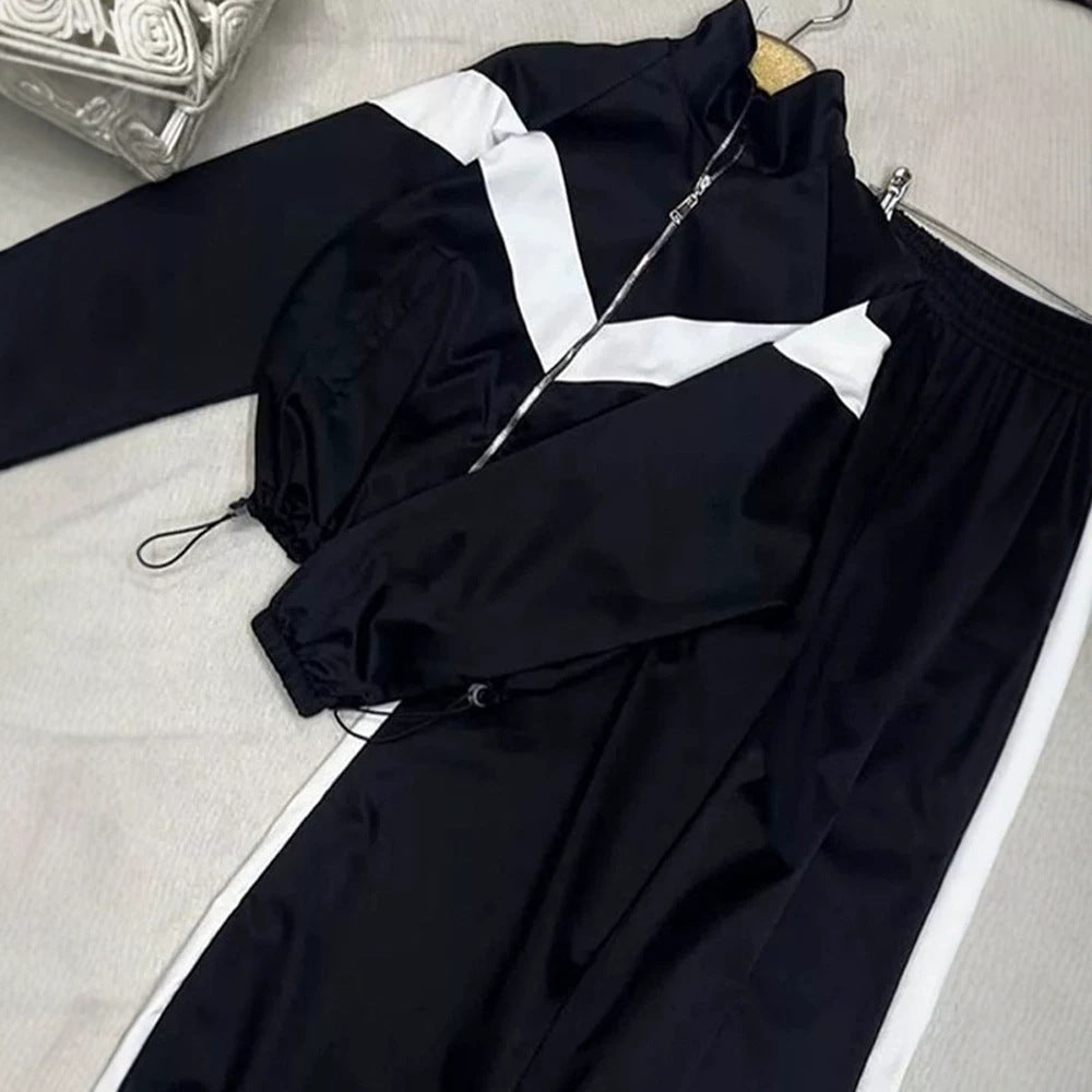 Damen Retro-Trainingsanzug mit Reißverschlussjacke und elastischer Bundhose Nord Taschen