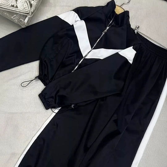 Damen Retro-Trainingsanzug mit Reißverschlussjacke und elastischer Bundhose Nord Taschen
