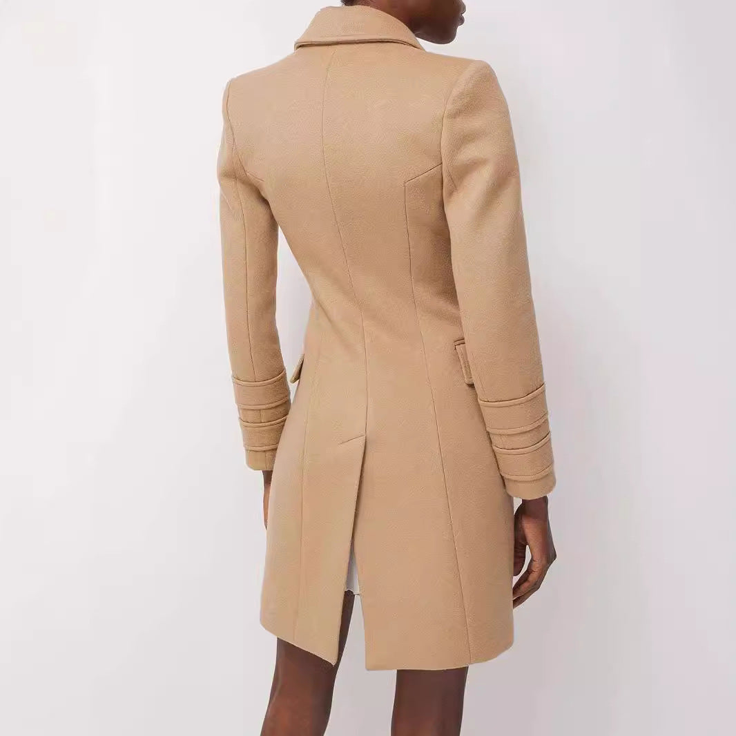 Damen Kurzmantel im Blazerkleid‑Stil mit strukturierter Taillierung und goldenen Zierknöpfen Nord Taschen