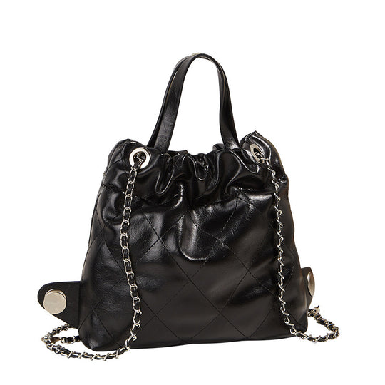 Damen Hobo-Tasche mit gefaltetem Design und eleganter Kettenverzierung Nord Taschen