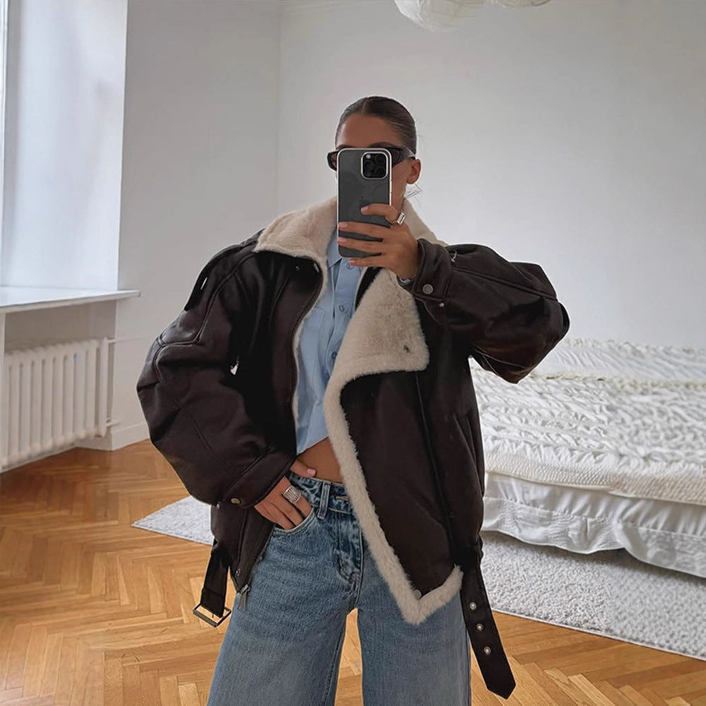 Damen Oversize Fliegerjacke aus Lederimitat mit asymmetrischer Kunstfell-Borte Nord Taschen