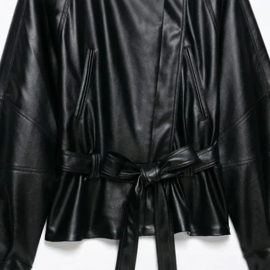 Damen Kurzjacke aus veganem Leder mit Taillengürtel und überschnittenen Schultern Nord Taschen