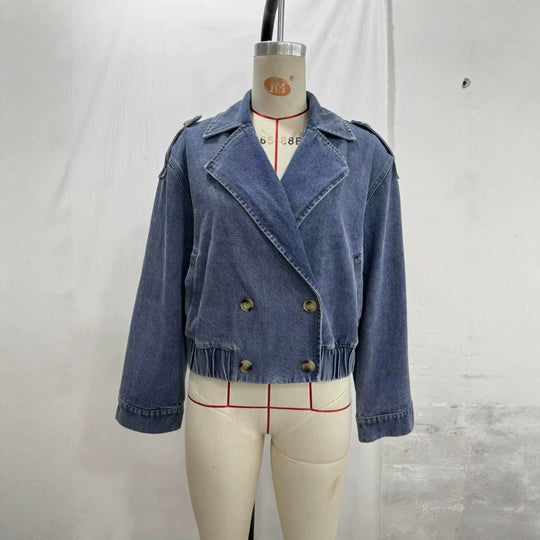 Damen Cropped Jeansjacke im Trench‑Stil mit doppelreihiger Knopfleiste und Schulterklappen Nord Taschen