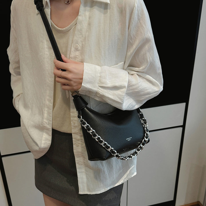 Damen Hobo-Tasche mit schimmernder Oberfläche und trendigem Kettenakzent Nord Taschen