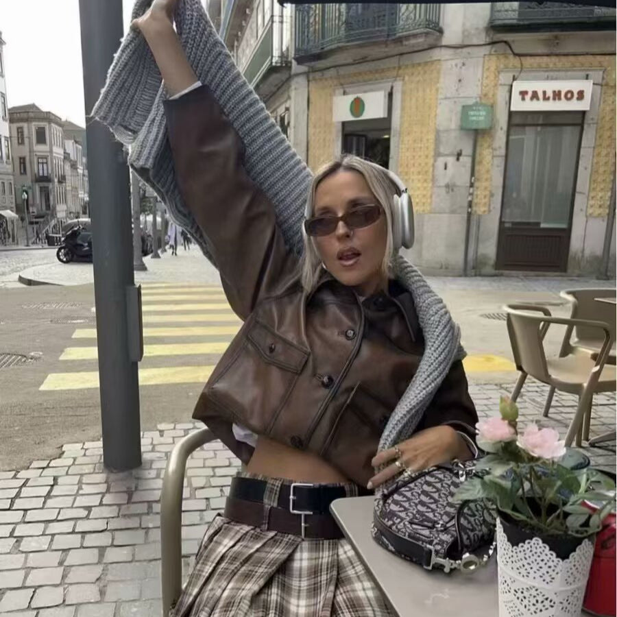 Damen Kurzjacke aus veganer Lederoptik im kastenförmigen Worker Look Nord Taschen