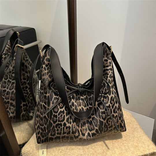 Damen Umhängetasche mit raffiniertem Leopardenmuster und hochwertigen Kunstlederdetails Nord Taschen