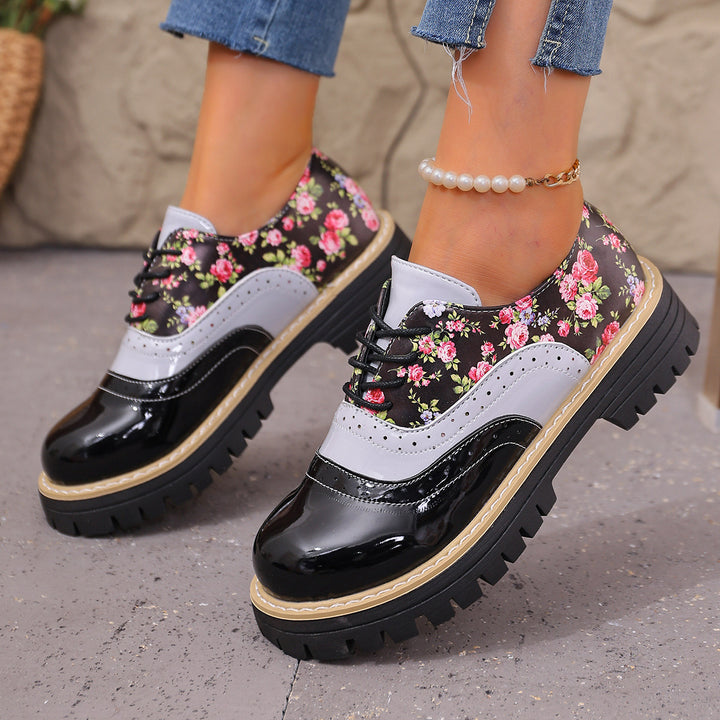 Damen nan Budapester-Schnürschuh mit floralem Print Lacklederbesatz und grober Profilsohle Nord Taschen